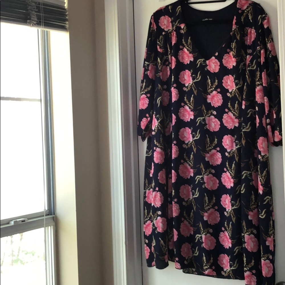 V neck mid sleeve Flower Dress